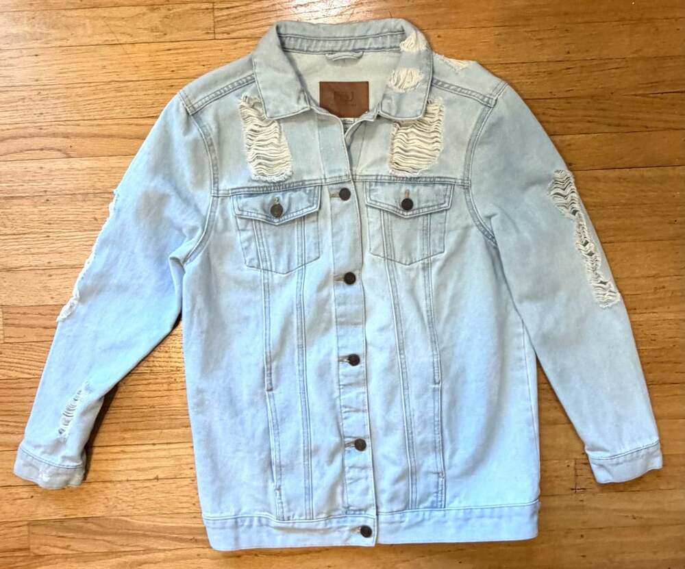 BBJ Los Angeles Women’s Light Wash Distressed Denim Jacket Size L Oversized Jean